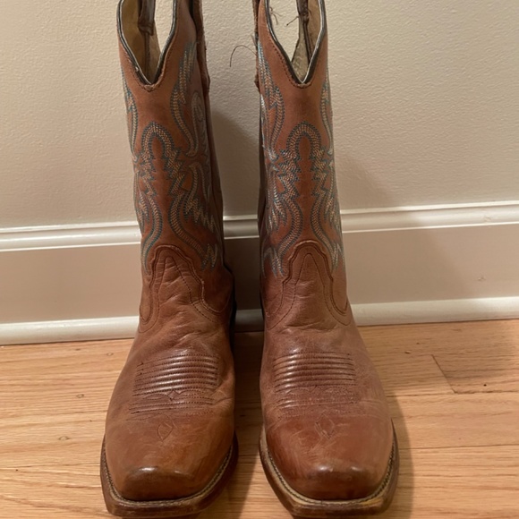 Old West Tan Boots - Picture 2 of 5